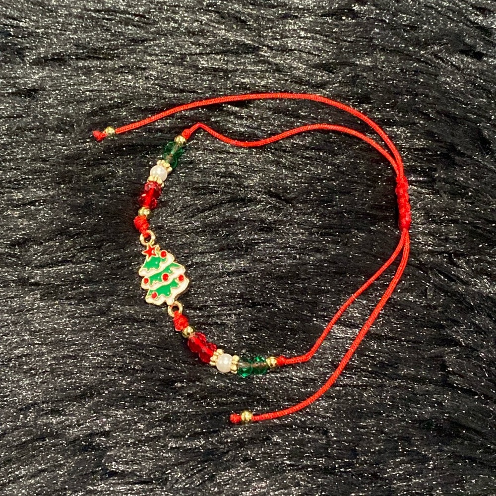 Tree adjustable pull cord bracelet